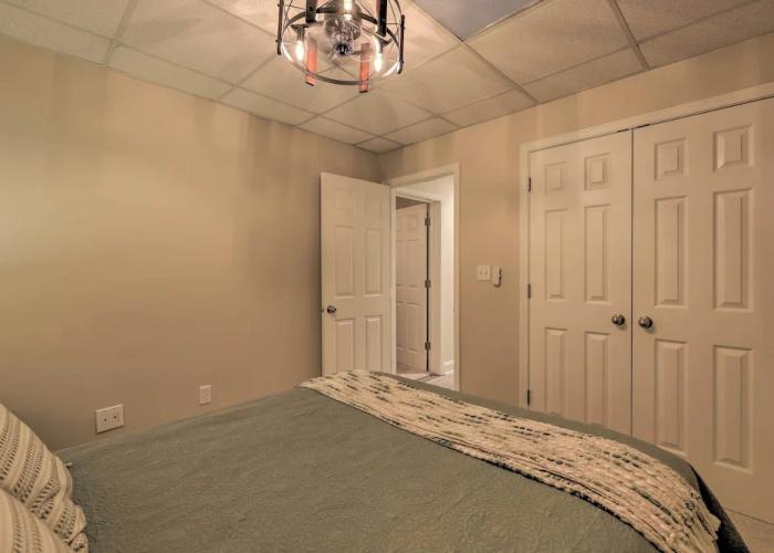 Waterfront Eatonton Escape w/ Private Hot Tub!