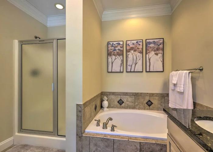 Waterfront Eatonton Escape w/ Private Hot Tub!