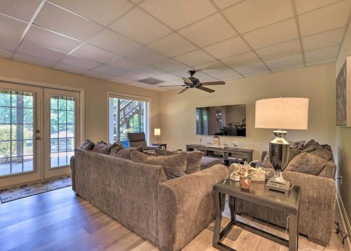 Waterfront Eatonton Escape w/ Private Hot Tub!