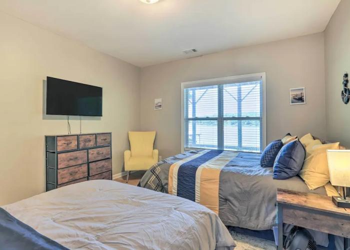 Lakefront Eatonton Getaway w/ Dock & Grill!