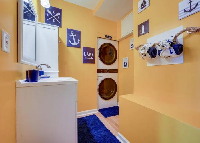 Lakefront Eatonton Getaway w/ Dock & Grill!