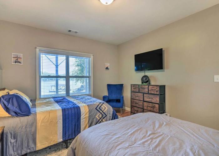 Lakefront Eatonton Getaway w/ Dock & Grill!