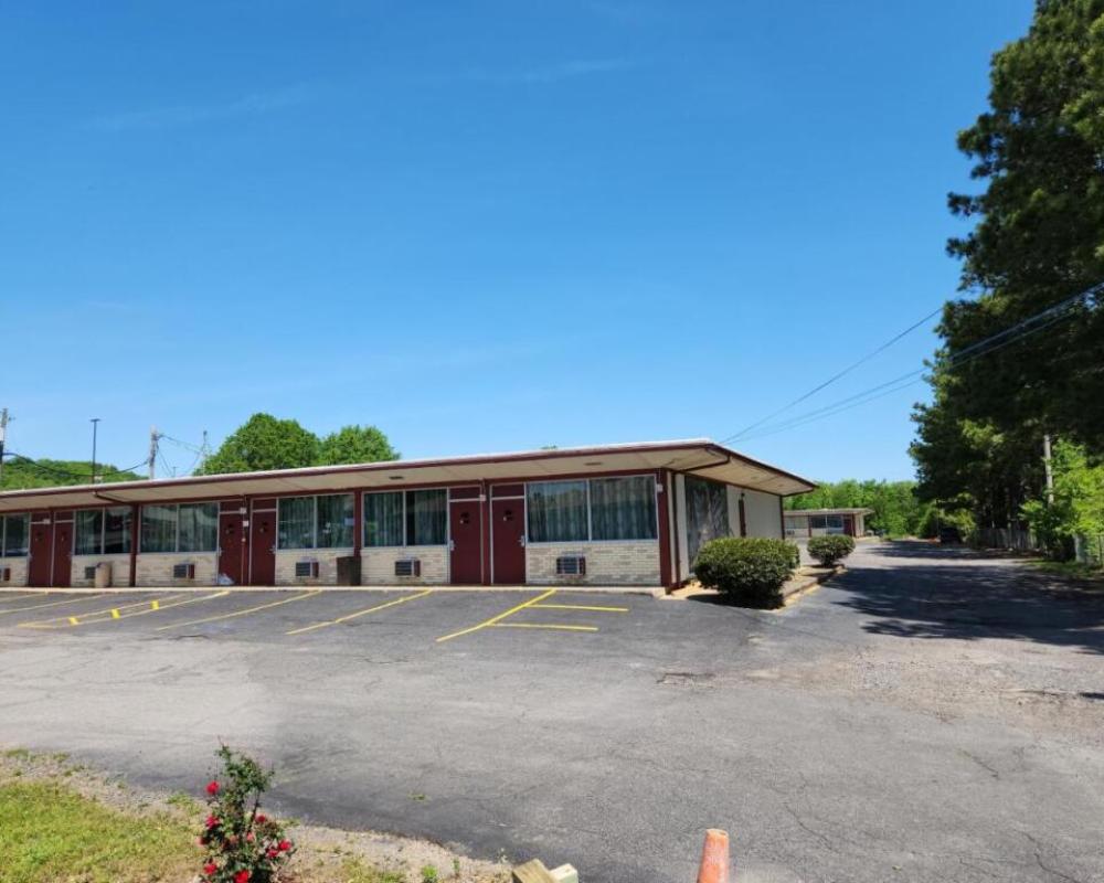 Executive Inn By OYO Queenville Mena