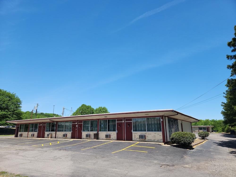 Executive Inn By OYO Queenville Mena