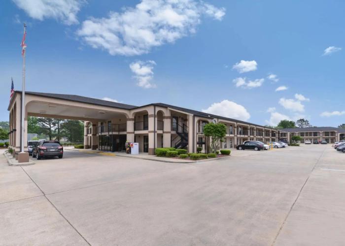 Mockingbird Inn & Suites