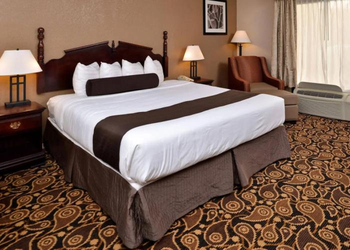 Mockingbird Inn & Suites