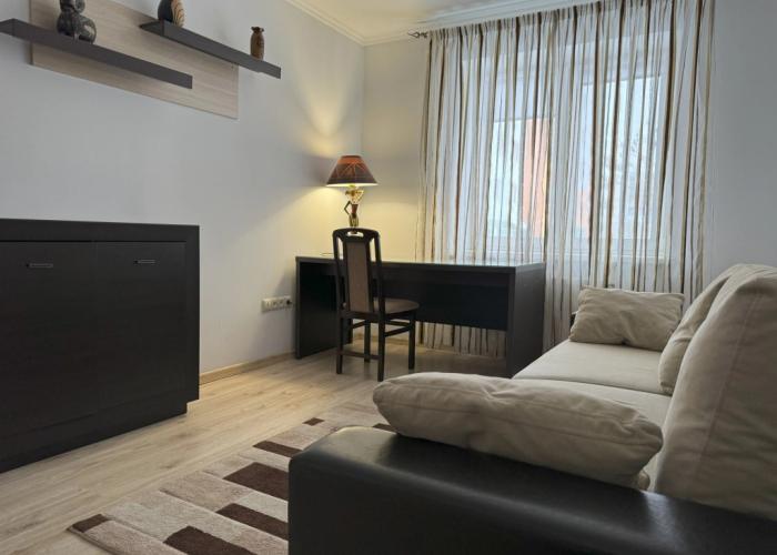 Apartamenty Trekhkomnatnaya Kvartira Na Sutki Ul. Chekhova 12 Apartments