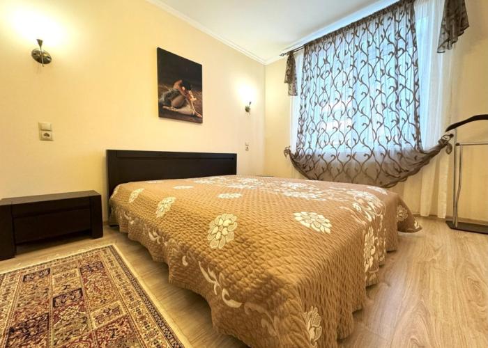 Apartamenty Trekhkomnatnaya Kvartira Na Sutki Ul. Chekhova 12 Apartments