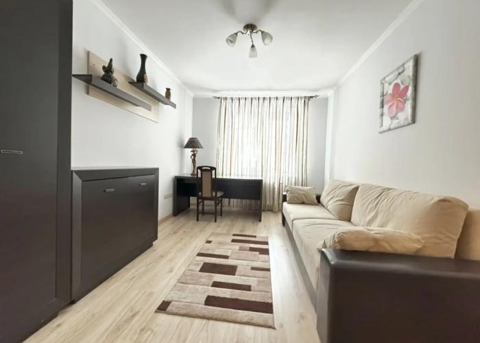 Apartamenty Trekhkomnatnaya Kvartira Na Sutki Ul. Chekhova 12 Apartments