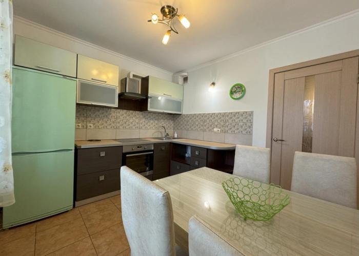 Apartamenty Trekhkomnatnaya Kvartira Na Sutki Ul. Chekhova 12 Apartments