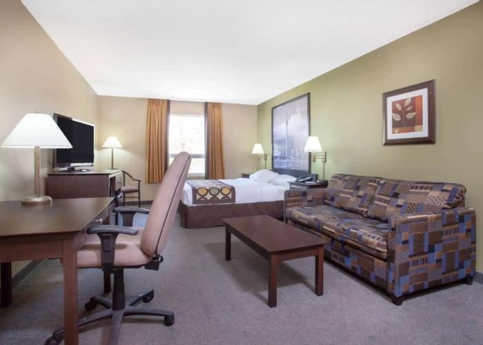 Super 8 by Wyndham Midland