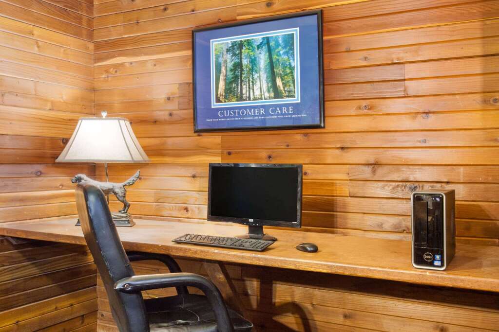 Super 8 by Wyndham McCall