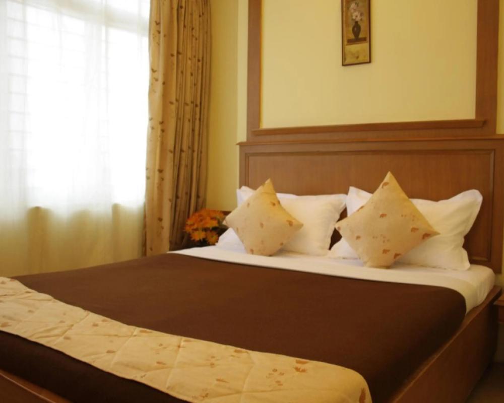 фото Hotel Roopa