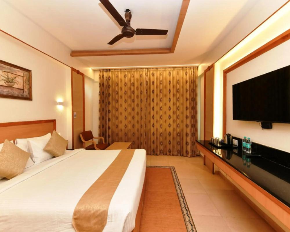 фото Hotel Roopa