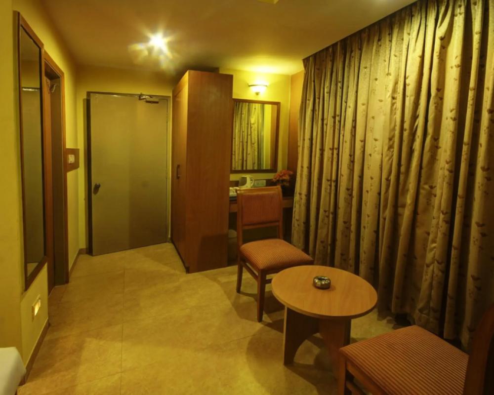 фото Hotel Roopa