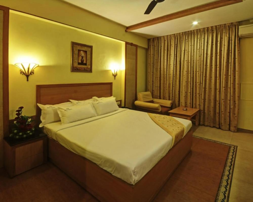 фото Hotel Roopa