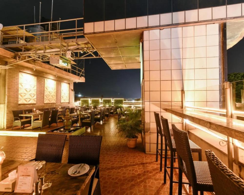 фото Hotel Roopa