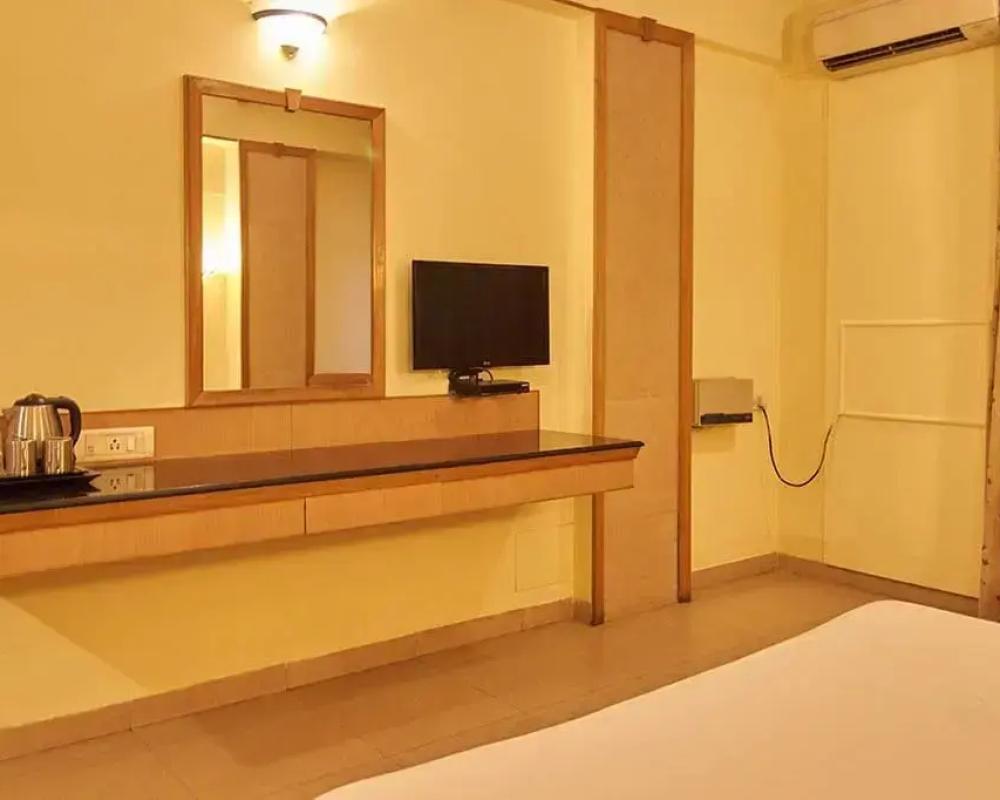 фото Hotel Roopa