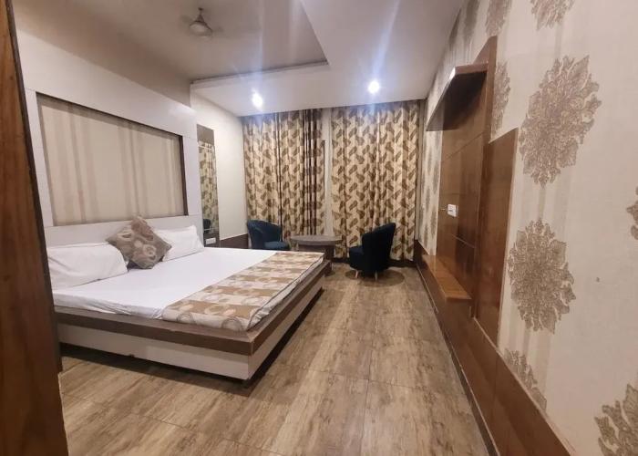 The Aura Grand