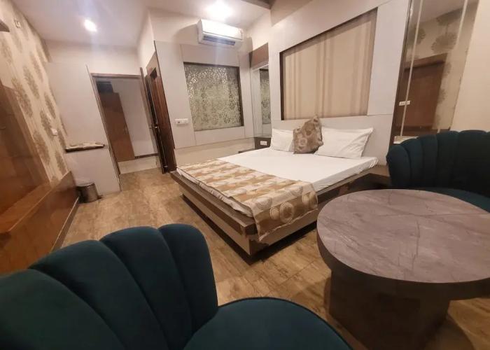 The Aura Grand