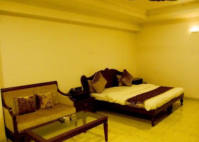 Hotel Ashray