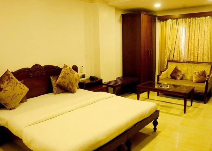 Hotel Ashray