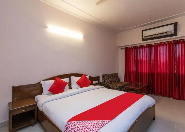 OYO 25042 Vikramaditya Hotel