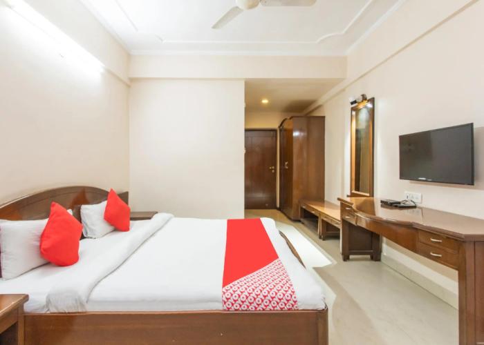 OYO 25042 Vikramaditya Hotel