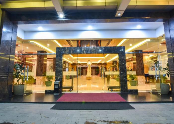Grand Rocky Hotel