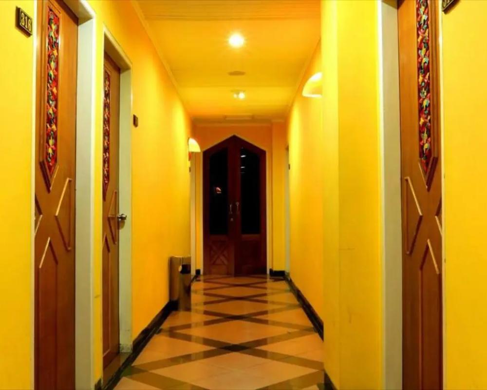 фото Kharisma Hotel