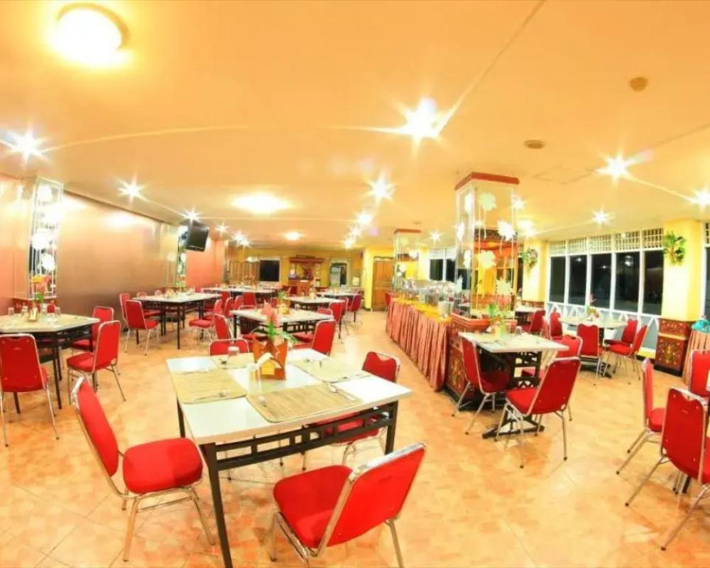 фото Kharisma Hotel