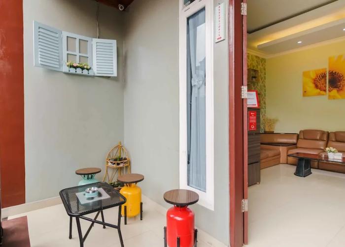 RedDoorz Syariah near Jam Gadang Bukittinggi 2