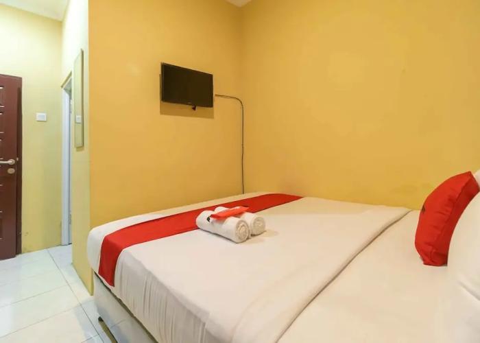 RedDoorz Syariah near Jam Gadang Bukittinggi 2