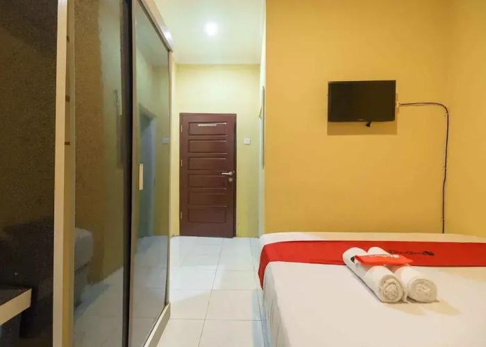 RedDoorz Syariah near Jam Gadang Bukittinggi 2