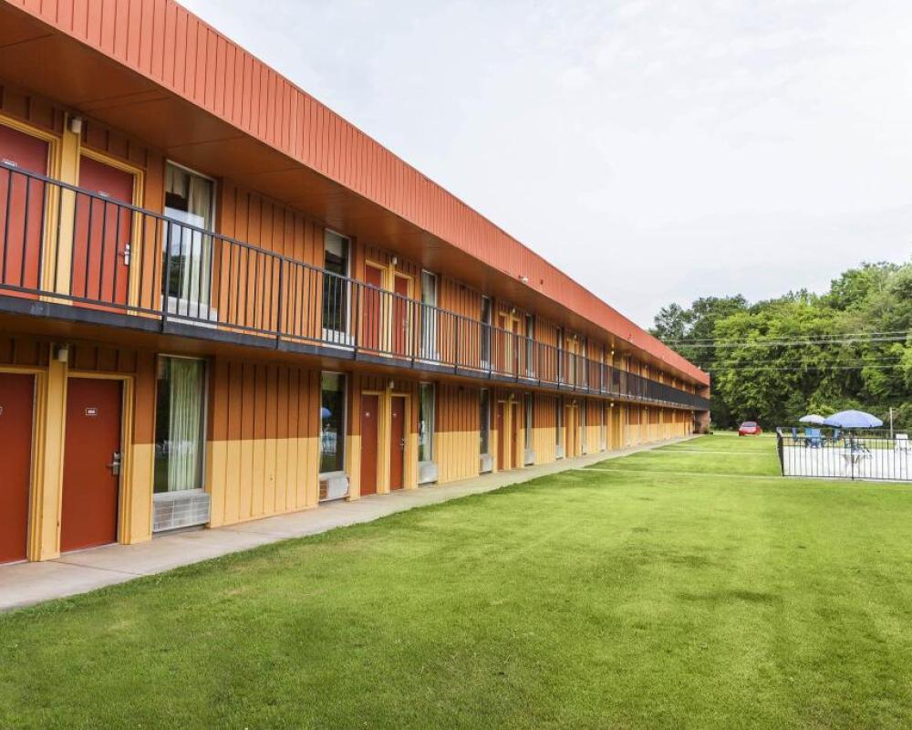 HomeTowne Studios by Red Roof Denver, PA