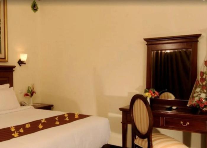 Yusro Hotel Restaurant & Convention