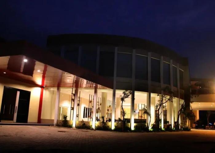 De Resort Hotel and Convention