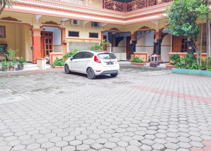 Hotel Shinta 2 near Alun Alun Kertosono