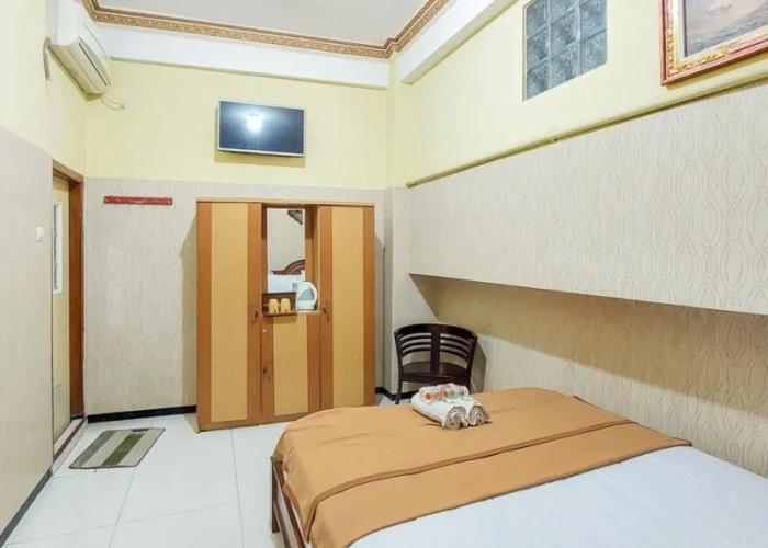 Hotel Shinta 2 near Alun Alun Kertosono