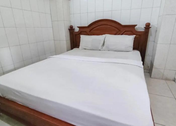 Hotel Shinta 1 near Stasiun Kertosono
