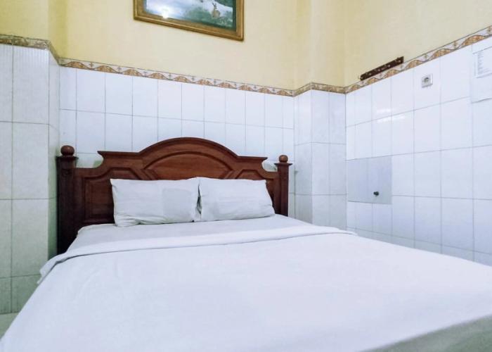 Hotel Shinta 1 near Stasiun Kertosono