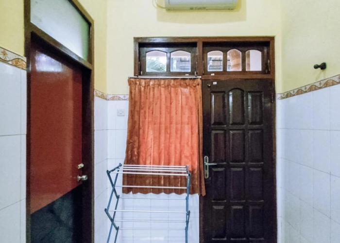 Hotel Shinta 1 near Stasiun Kertosono