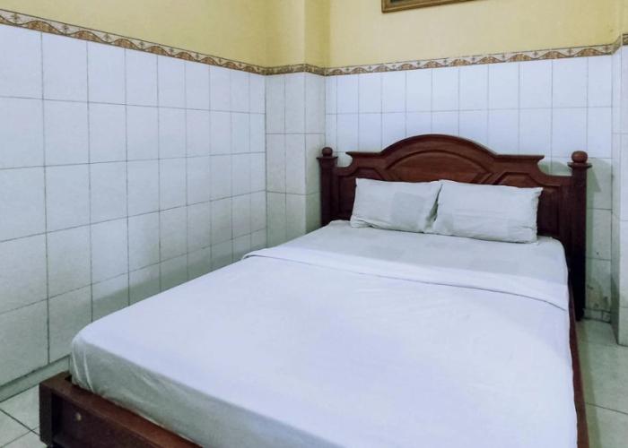 Hotel Shinta 1 near Stasiun Kertosono