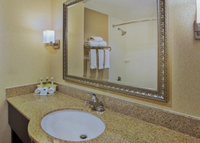 Newmarket Hotel & Suites