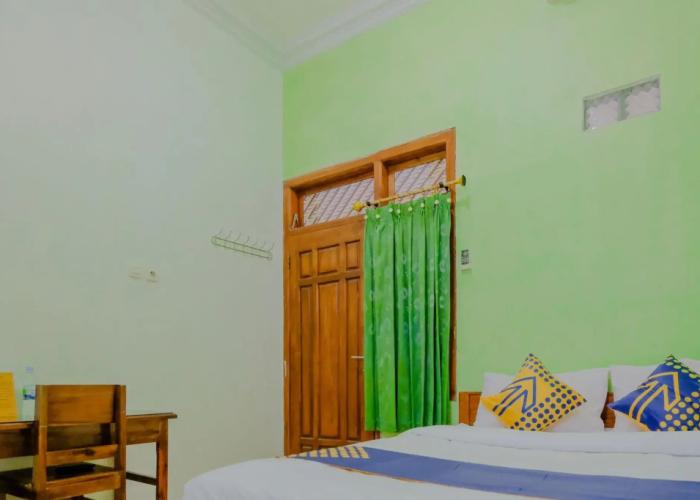 Super OYO 1759 Family Residence
