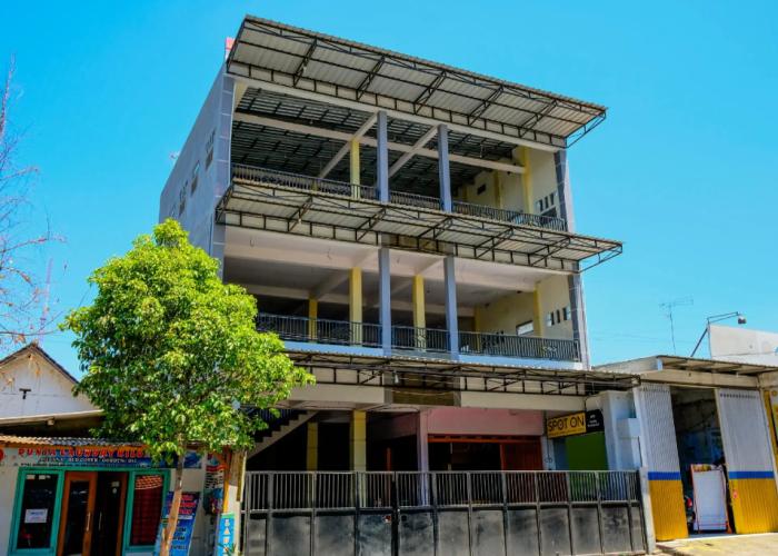 Super OYO 1759 Family Residence
