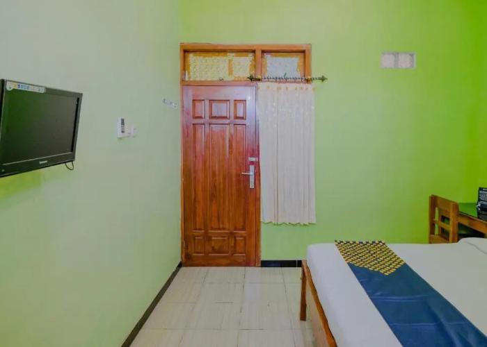 Super OYO 1759 Family Residence