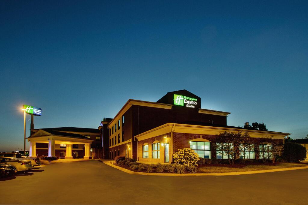 Holiday Inn Express & Suites Morris by IHG