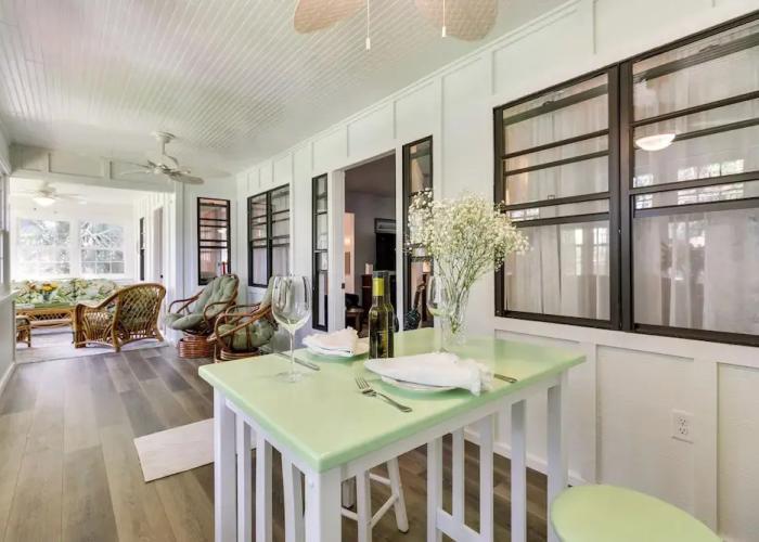 Mount Dora Tropical Escape: Steps to Lake Gertrude