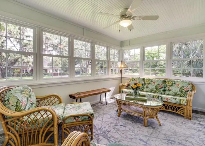 Mount Dora Tropical Escape: Steps to Lake Gertrude